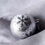 8cm 2PCs White/Black Snowflake Christmas Balls Baubles